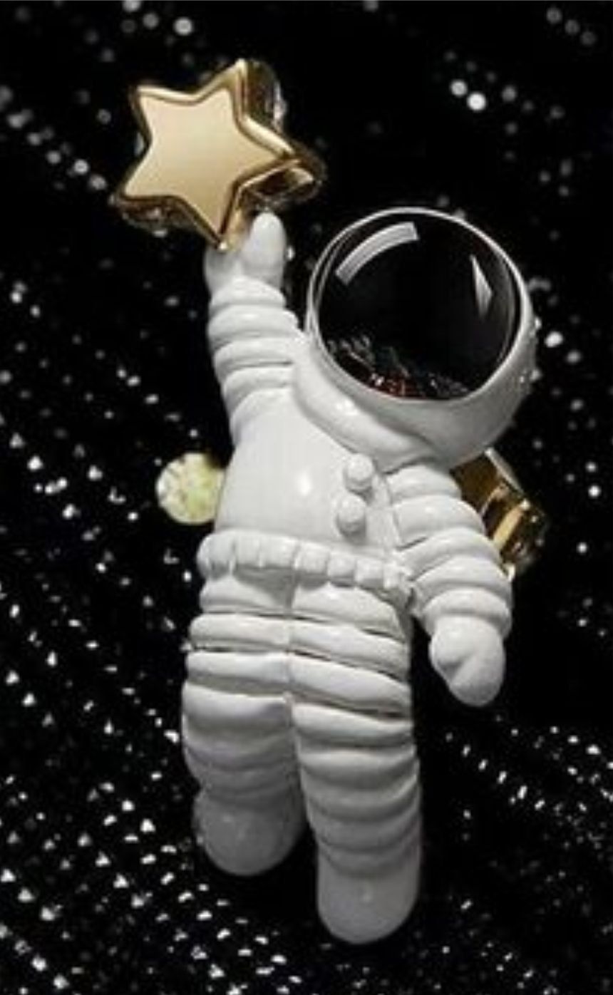 Astronaut 4