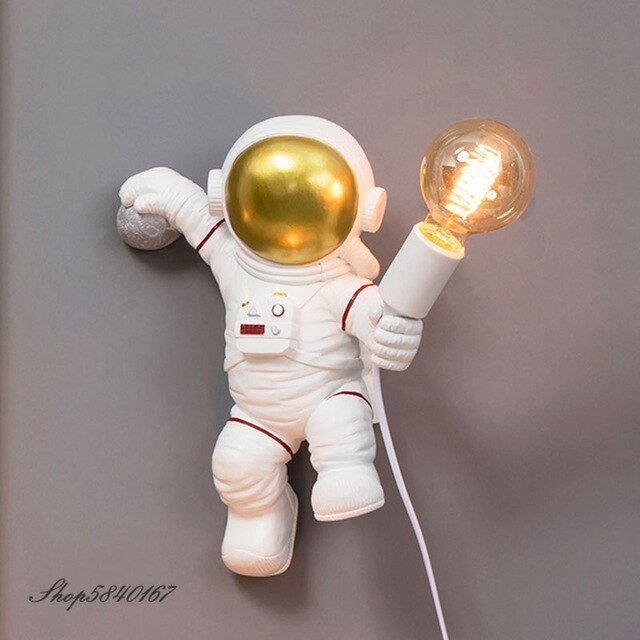 Modern-Astronaut-Table-Lamp-Art-Deco-Resin-Lamp-Table-Bedroom-Lamp-Creative-Living-Room-Loft-Decoration.jpg 640×640 (1)